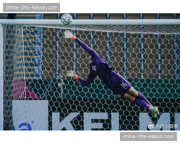 关键瞬间：尼斯门将扑出点球，力保球门不失